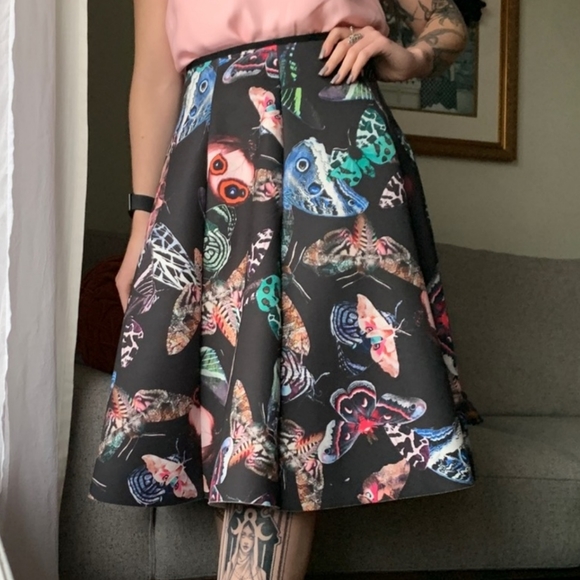 Gorgeous full skirt🦋 - Picture 2 of 9